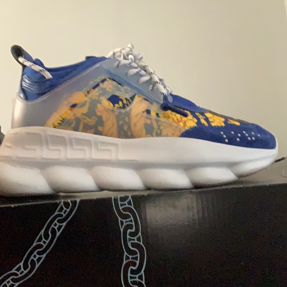 Versace chain reactions